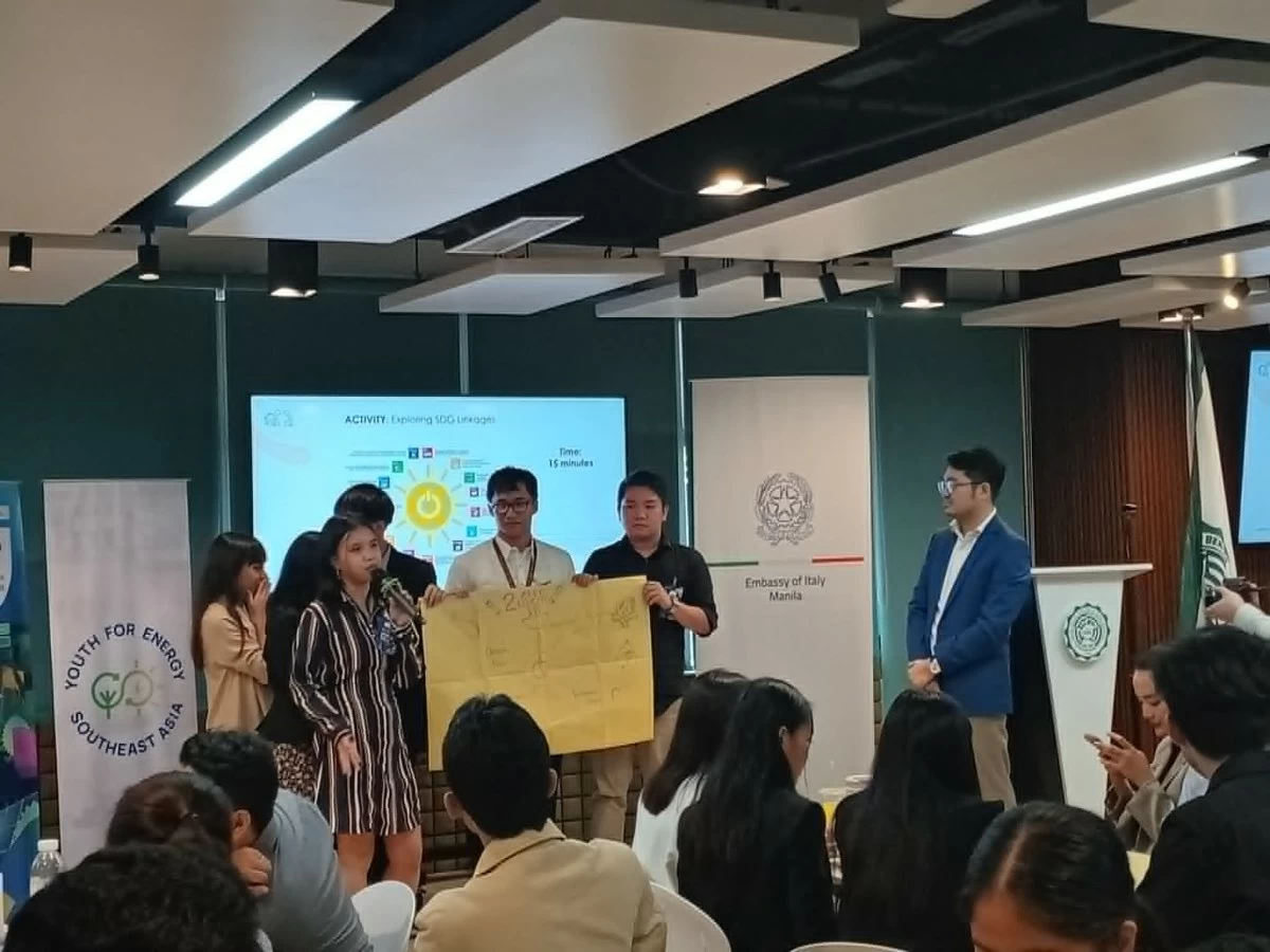 Youth delegates participate in group activities throughout the IACT module sessions (Photo by Sean Fernando).