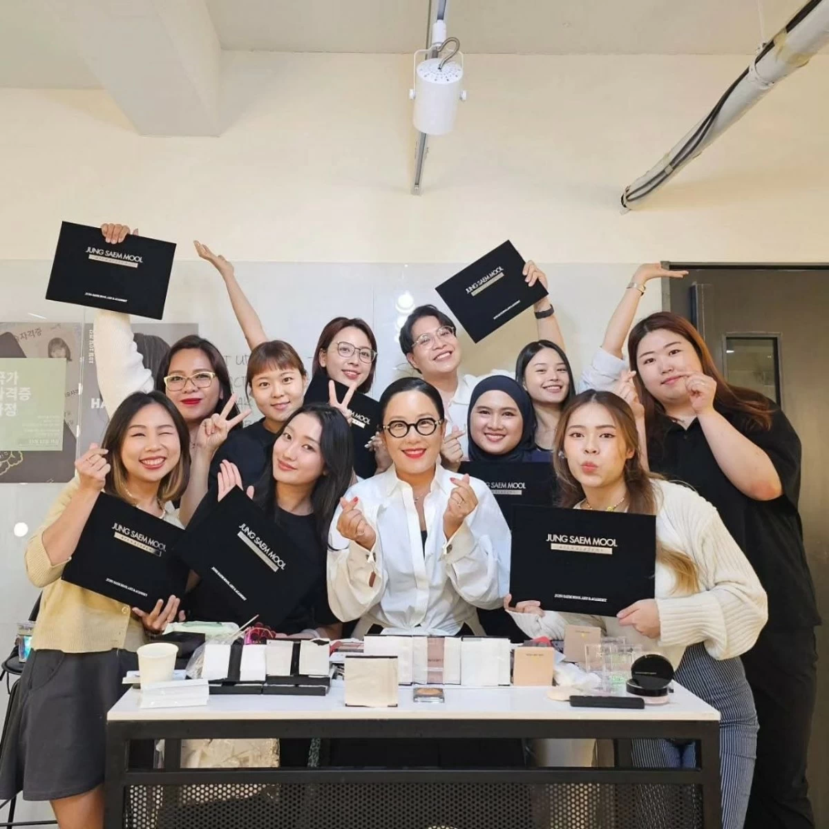 International intensive makeup class with Filipino, Thai, Indonesian, Taiwanese, and Malaysian students