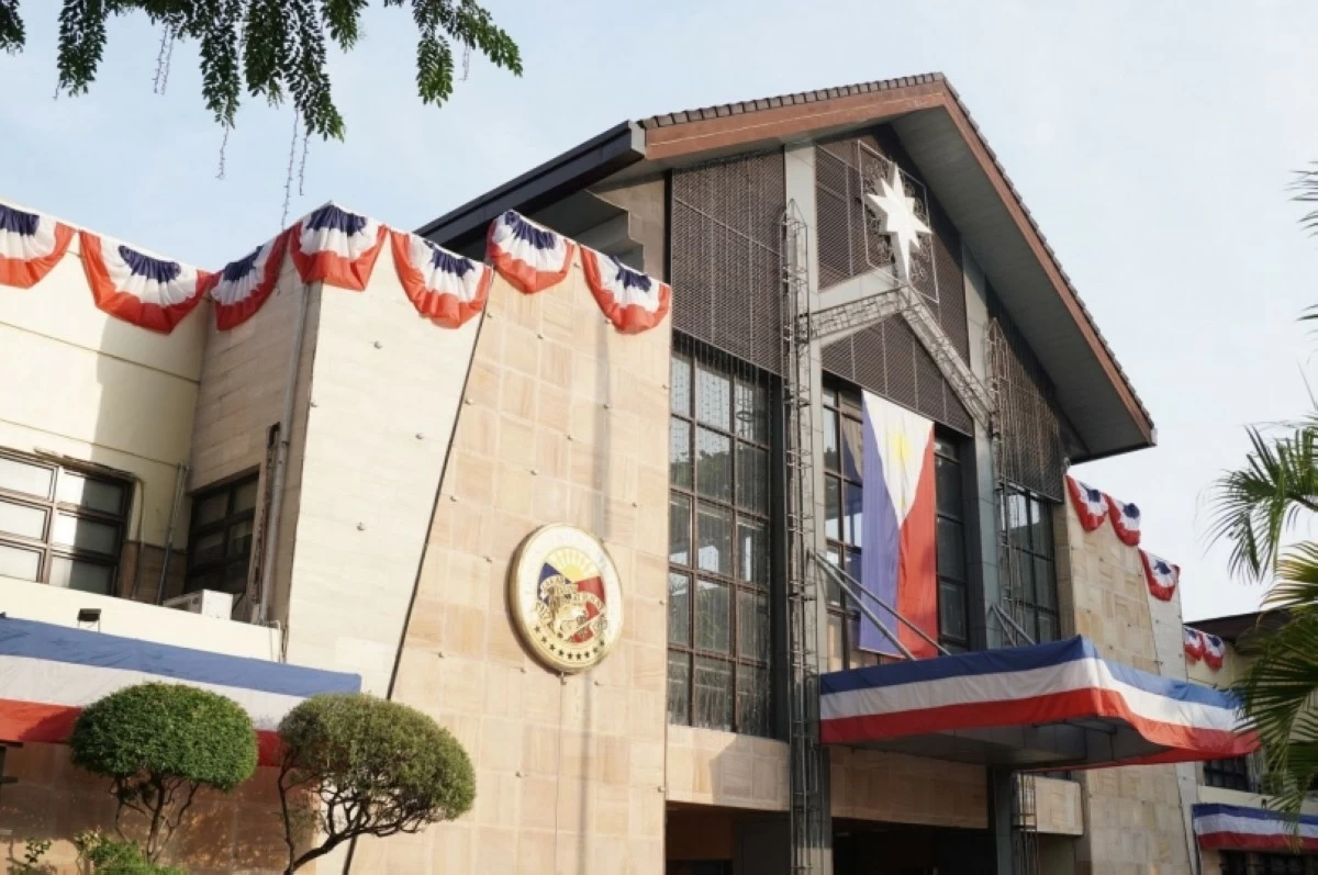 Wreath-laying ceremony at the Jose Rizal monument in front of Muntinlupa City Hall marks the 128th Independence Day celebration on June 12. (Photo from Muntinlupa PIO)