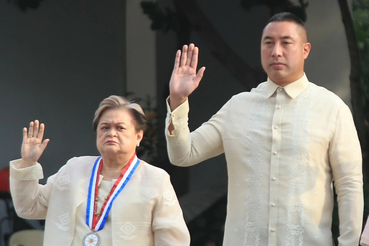 Department of Foreign Affairs Secretary Ma. Theresa Lazaro and San Juan City Mayor Francis Zamora lead the 128th Philippine Independence Day rites held at the historic Pinaglabanan Shrine on Friday, June 12. (Photos by Santi San Juan)