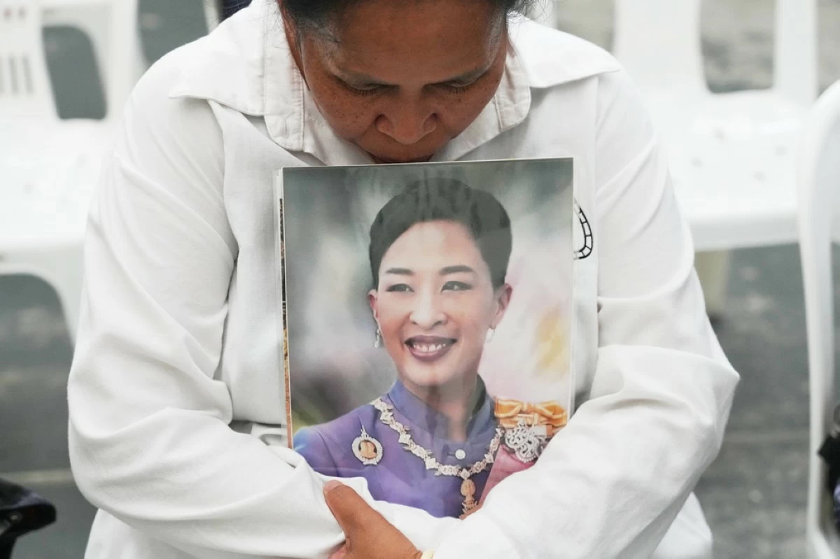 A person holds a picture of the late Thailand Princess Bajrakitiyabha Mahidol in Bangkok, Thailand, Friday, June 12, 2026. (AP Photo/Sakchai Lalit)