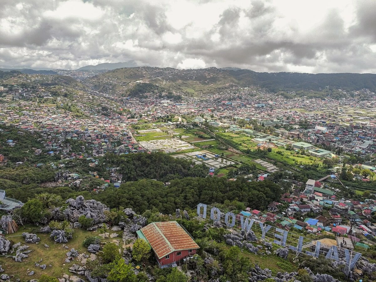 Woman returns P350,000 stolen by father