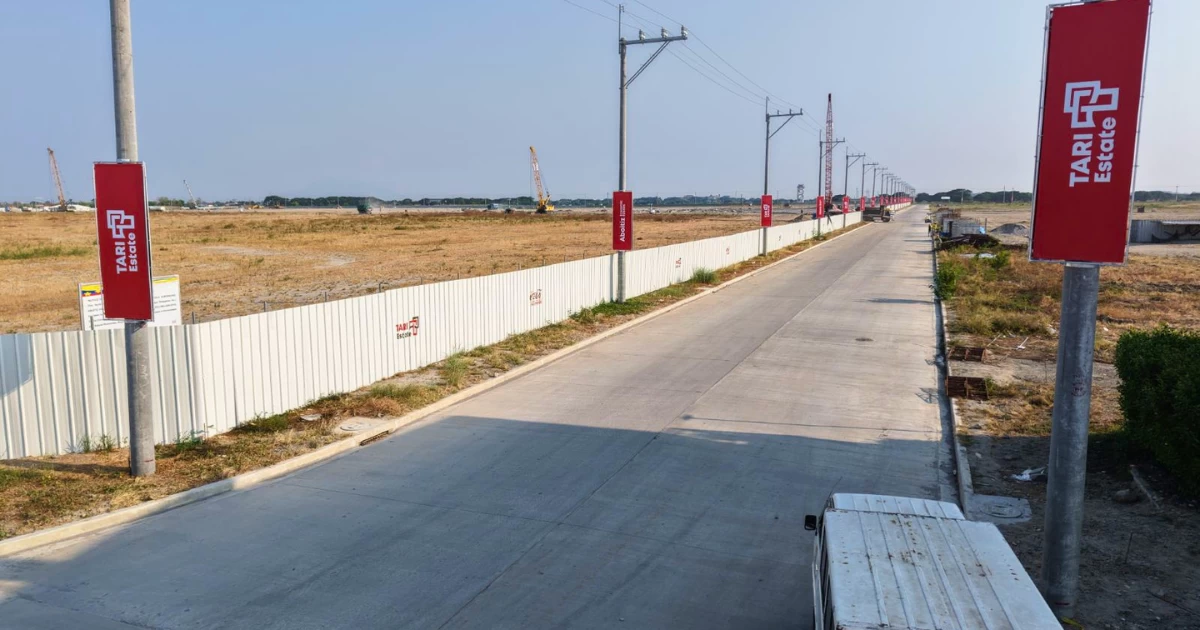 Overhead power distribution and perimeter fencing works (Photo: Aboitiz Economic Estates)