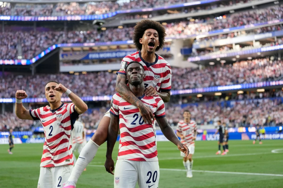 United States' Folarin Balogun (20) celebrates scoring his side's third goal against Paraguay with teamates during the World Cup Group D soccer match in Inglewood, Calif., near Los Angeles, Friday, June 12, 2026. (AP Photo/Andre Penner)