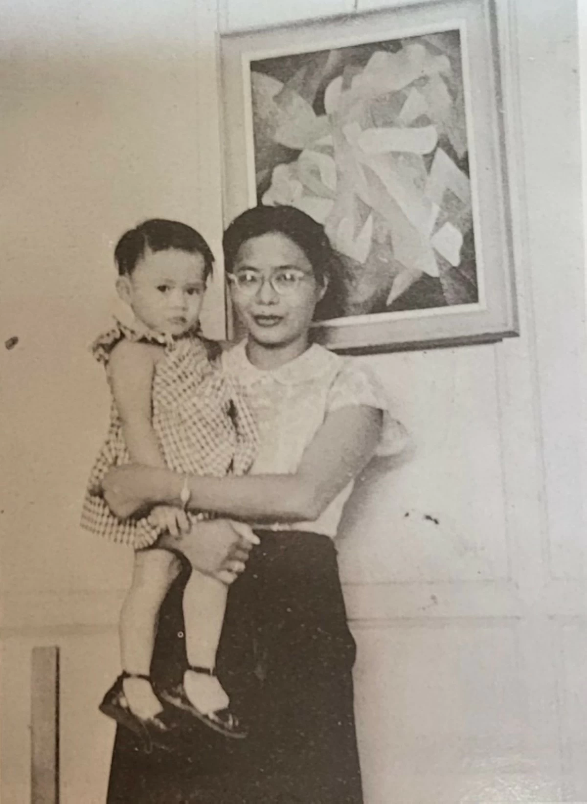 A young Leonor continued with her ballet lessons while completing her collegiate degree. (Photo: The Filipinescas Story: 1960-1970)