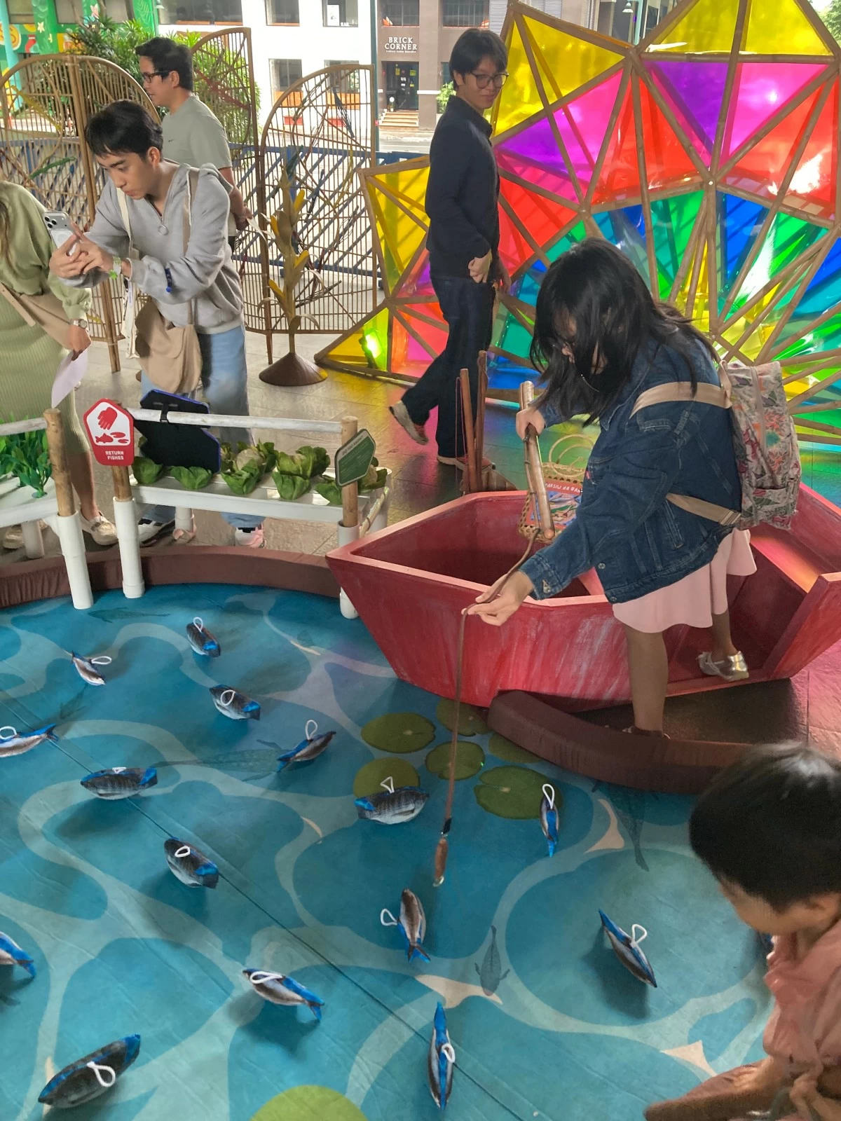 REEL IT IN An interactive fishing pond that shows common Filipino fish