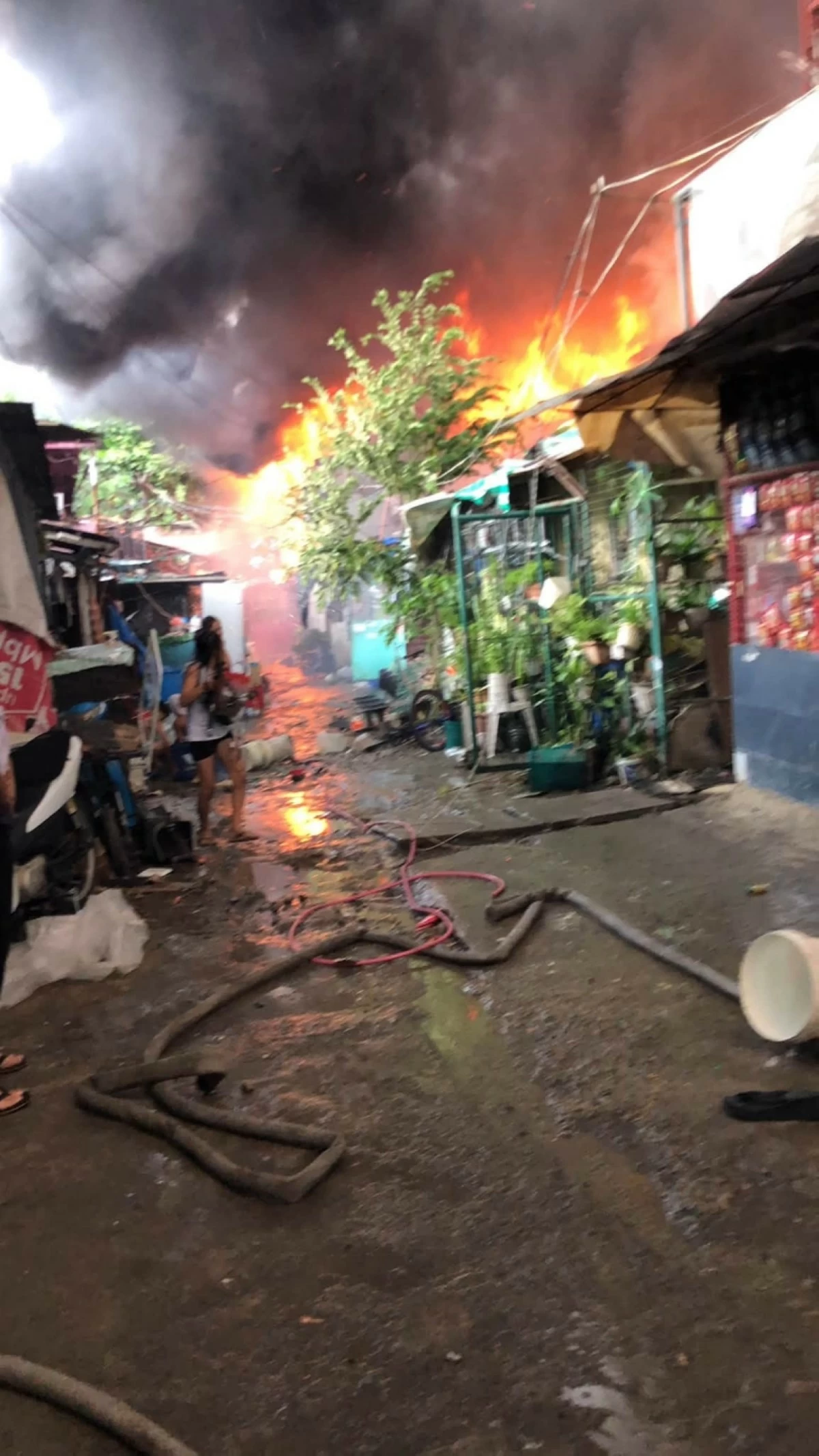 The fire  in Barangay Western Bicutan, Taguig, on June 13 (Photo from Katuparan Pumper Squad) 