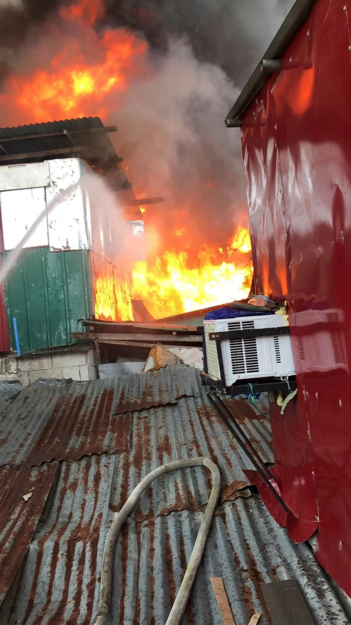The fire in Barangay Western Bicutan, Taguig, on June 13 (Photo from Katuparan Pumper Squad) 