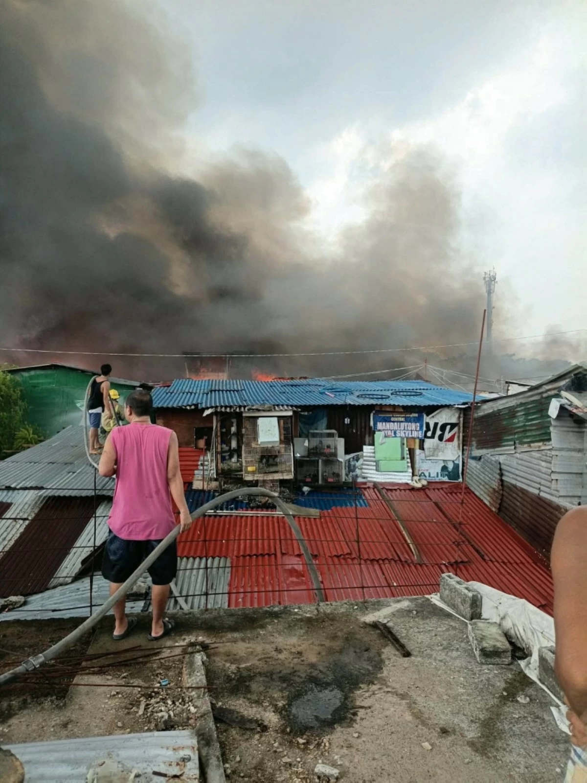 The fire in Barangay Western Bicutan, Taguig, on June 13 (Photo from Katuparan Pumper Squad) 