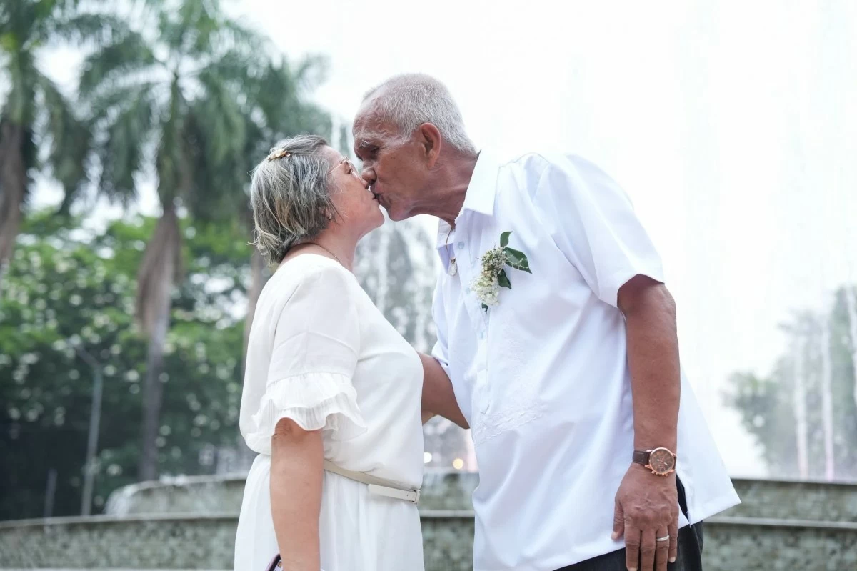 Virgilio Agabao, 67, and Melina Maravidez, 64, the oldest couple in Manila’s kasalang bayan, finally tied the knot after 11 years of being together during the mass wedding held at Mehan Garden on June 13.