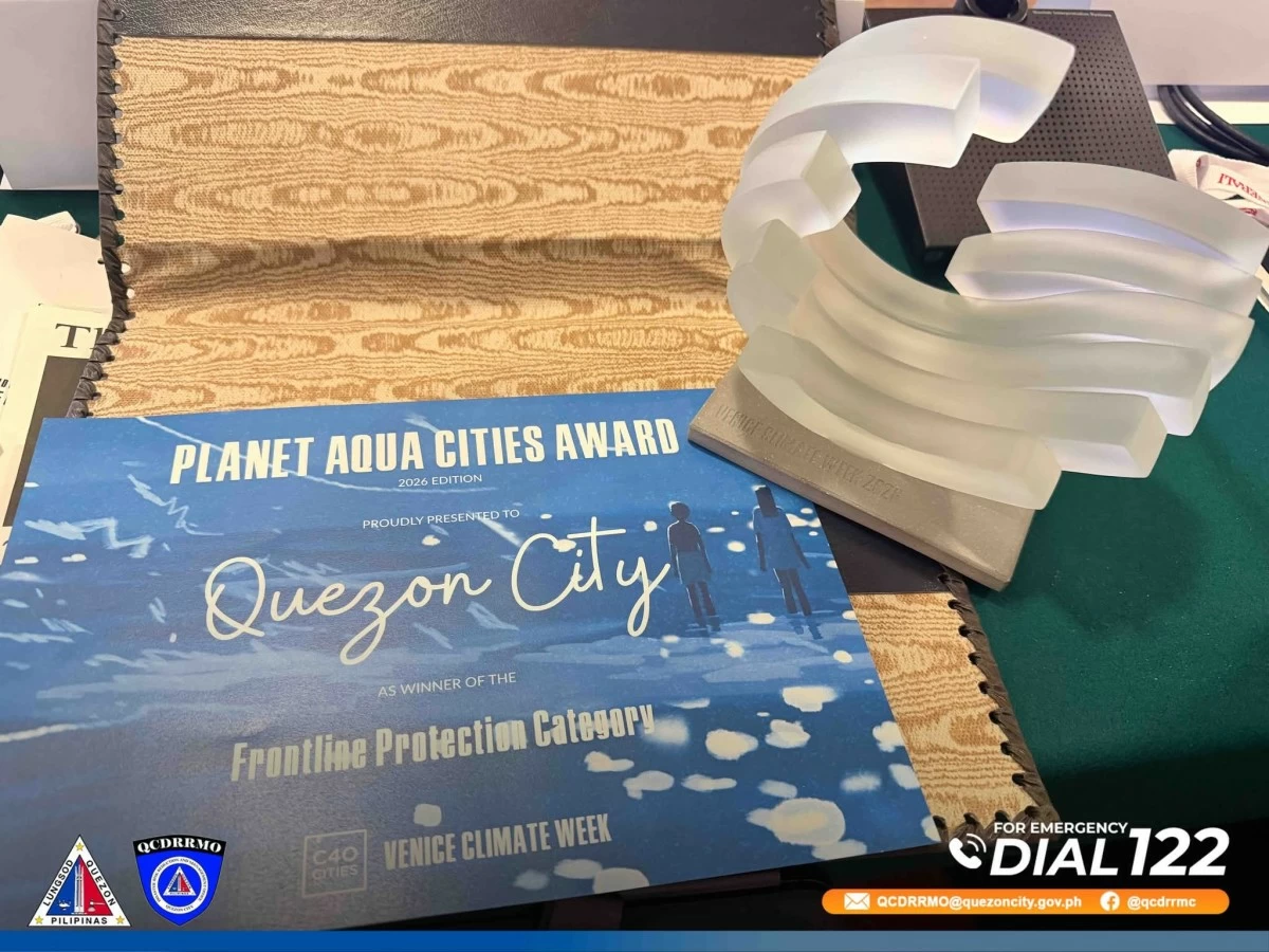 Quezon City Disaster Risk Reduction and Management Office (QCDRRMO) Head Environmental Planner (EnP) Ma. Bianca D. Perez-Diamante receives the Frontline Protection Award on behalf of Quezon City for its IRISE UP platform, recognized at the Planet Aqua City Awards during C40 Cities’ Venice Climate Week in Italy. (Photo courtesy of the Quezon City government)