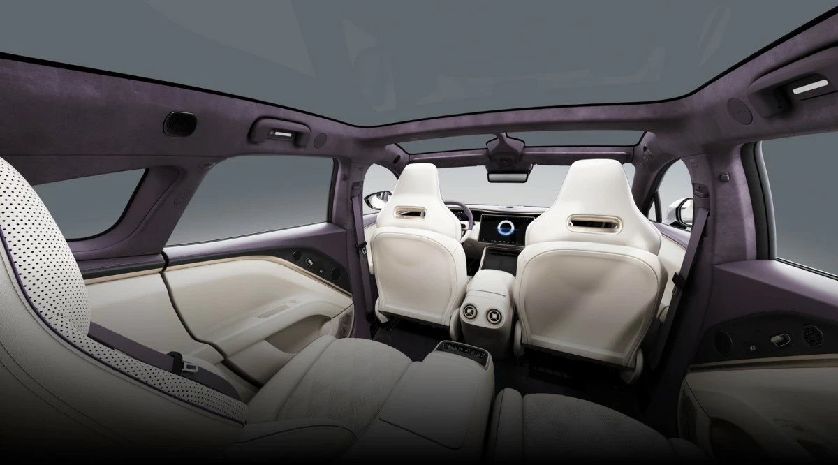 AVATR 11 interior
