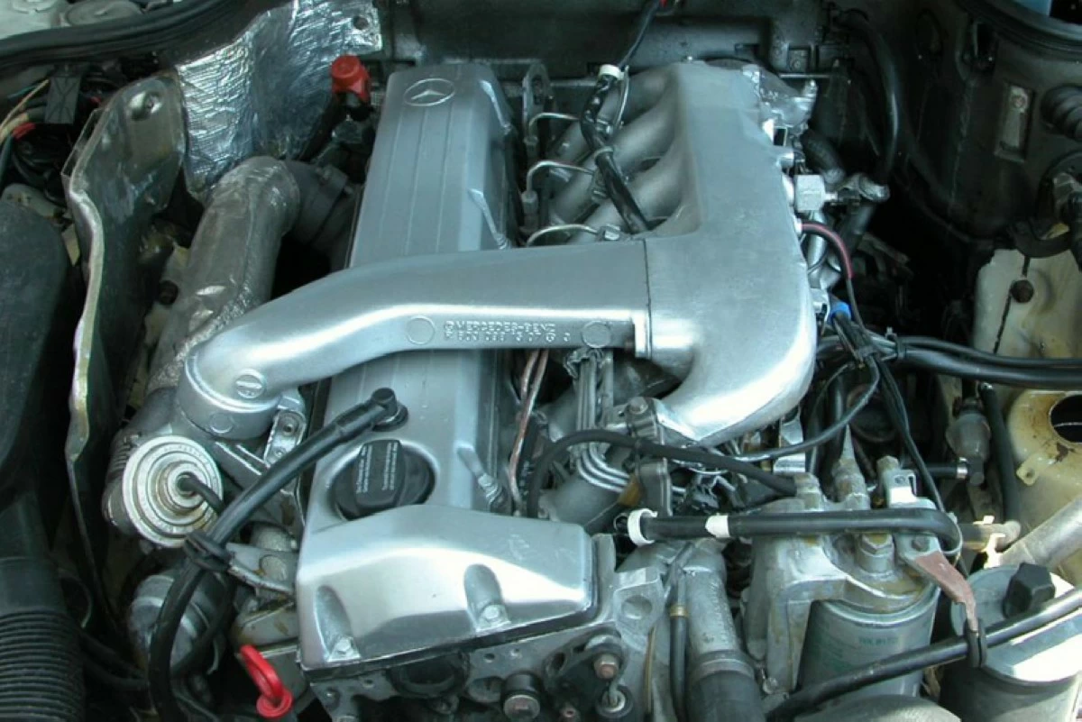 Mercedes-Benz OM602 5-cylinder diesel engine