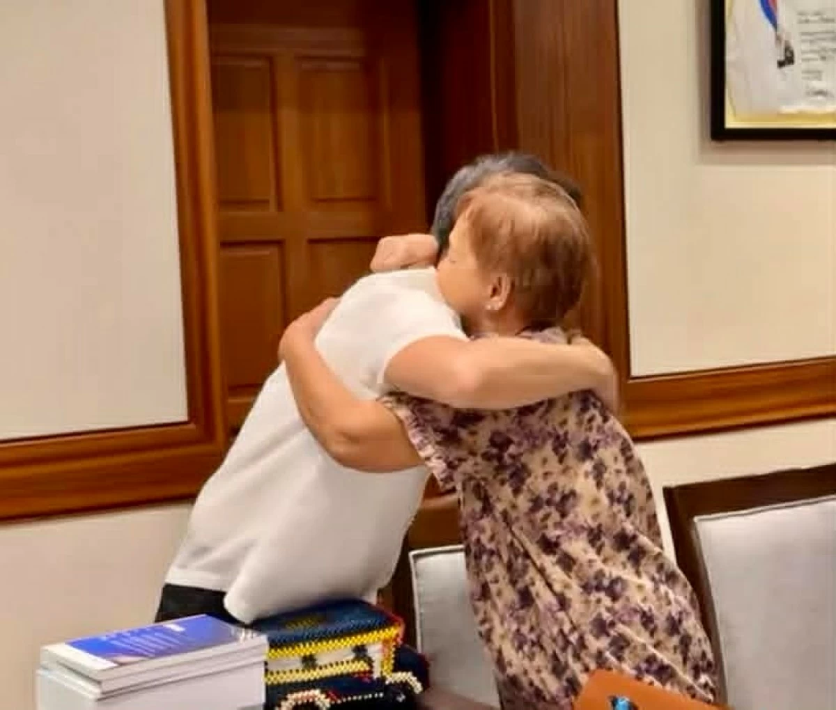 Carmen Bumanglang embraces Manila Mayor Isko Moreno after being reunited with him following a year-long search. The reunion came after the Manila City Government traced the missing man to Boystown, where he had been staying under government care. Bumanglang expressed gratitude to city officials for helping locate her son and bring him home. (Photo courtesy of Manila PIO)
