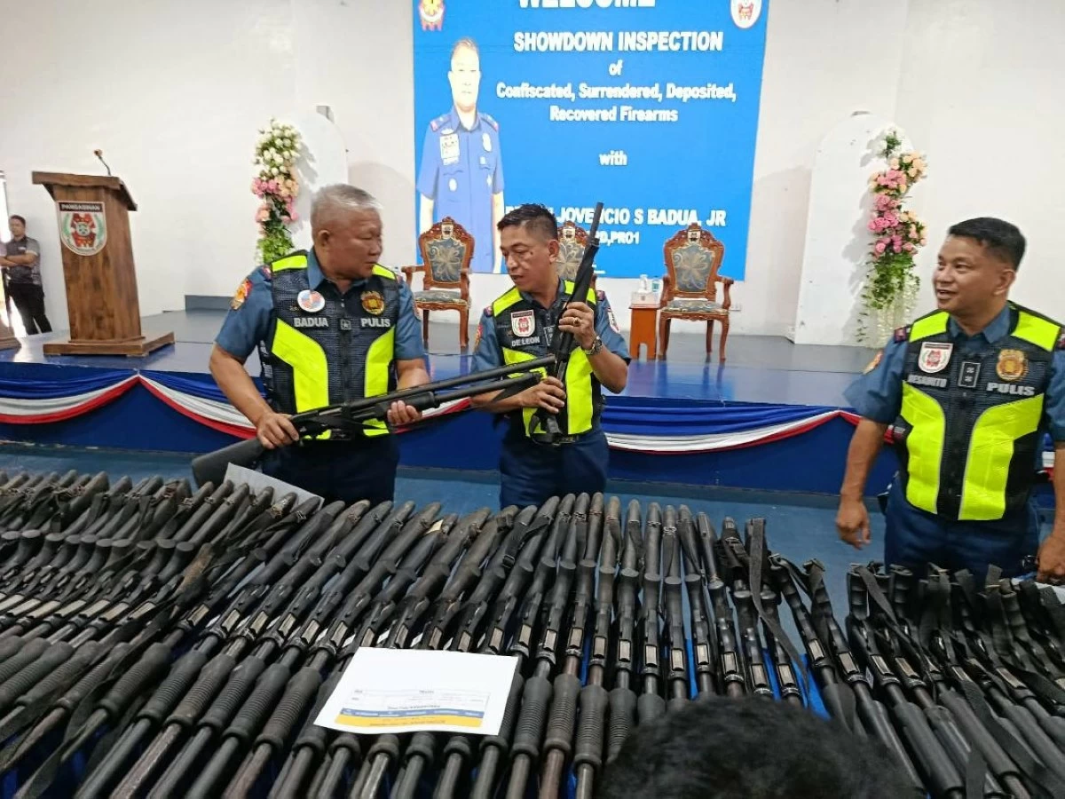 GUNS seized in Pangasinan. (Liezle Basa-Inigo)