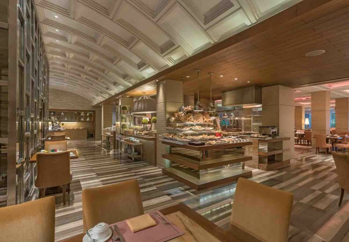 A world of flavors awaits at Café Ilang-Ilang (Photo: Manila Hotel)