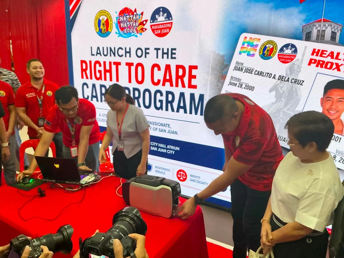 San Juan City Mayor Francis Zamora leads the distribution of Right to Care cards to the first batch of qualified beneficiaries on June 17. (Photo by Richielyn Canlas)
