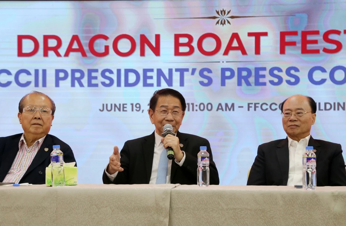 FFCCCII President Victor Lim (center) with Vice Presidents Antonio Cosing (left) and Jose Go (Photo by Mark Balmores)