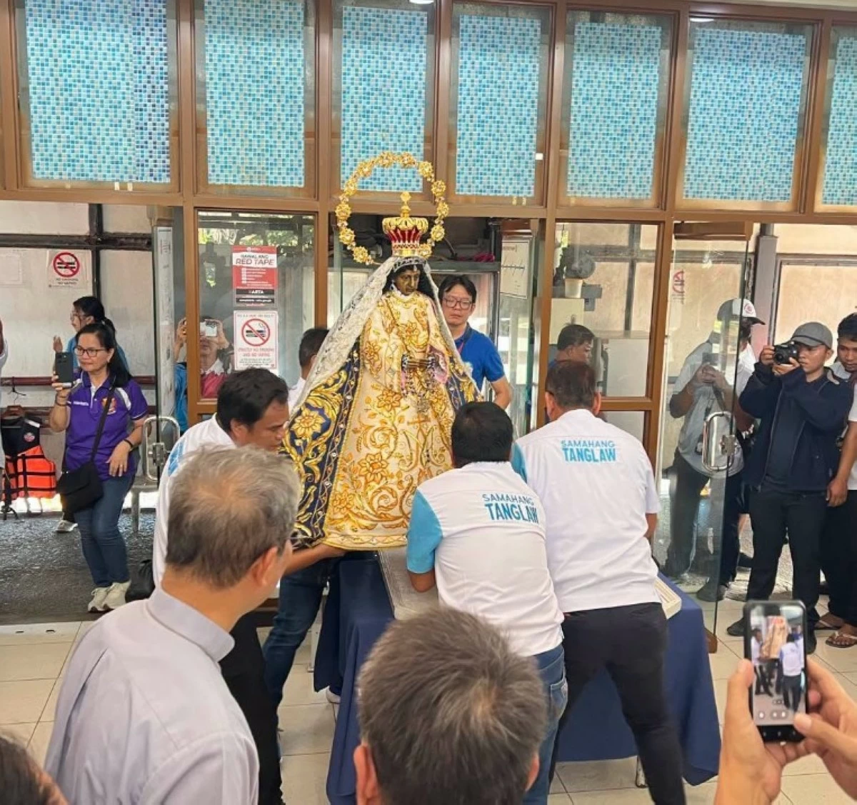 The Virgin of Antipolo arrives at the Pasig Port following hours of boat travel from Calamba in Laguna on June 18 (Photo from Diocese of Antipolo's FB page)
