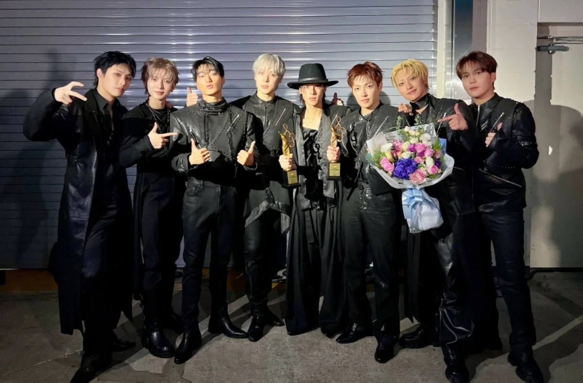 ATEEZ (X) 