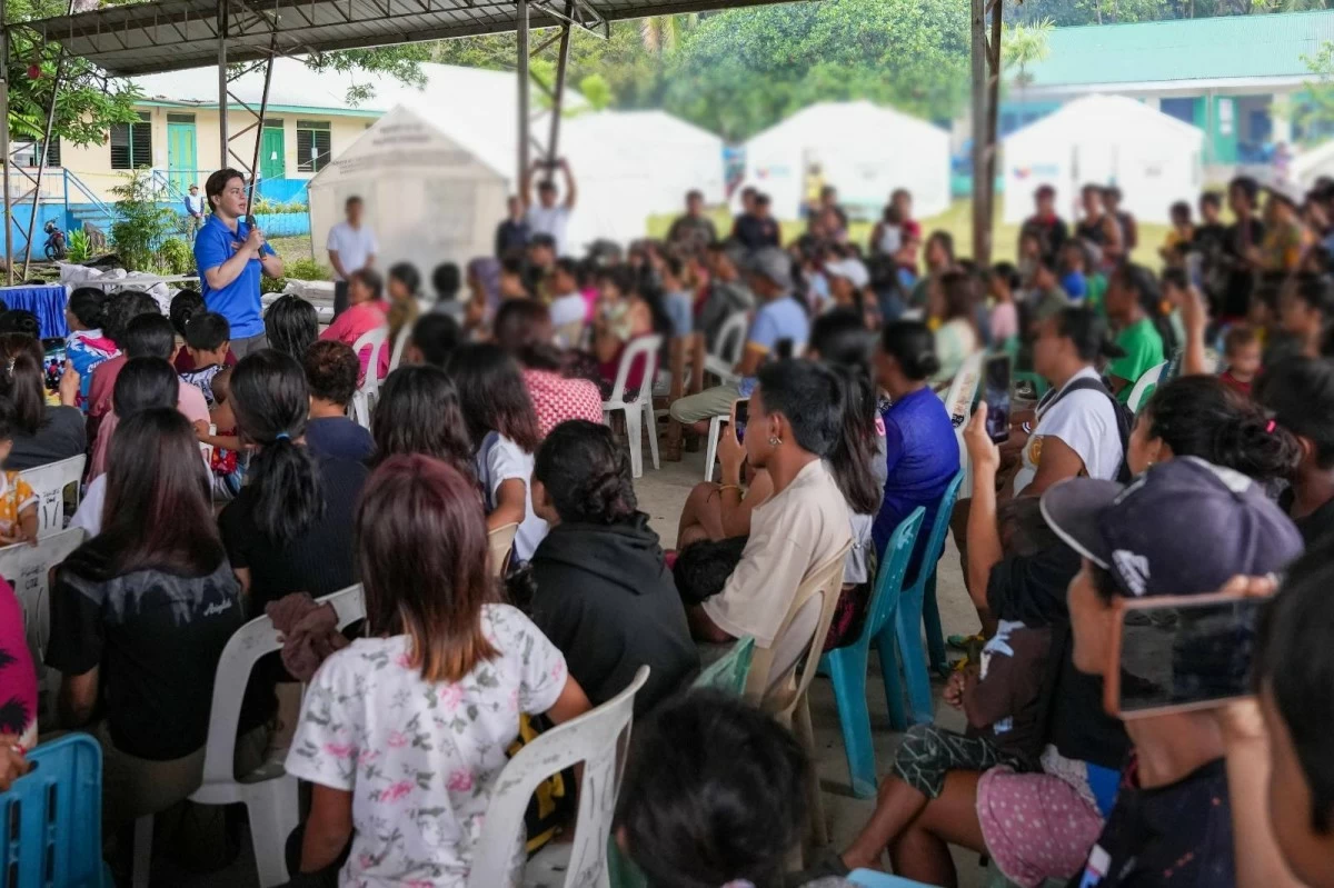 Vice President Sara Duterte visited earthquake patients to check on their condition and conveyed messages of support and solidarity. (Photo from OVP)