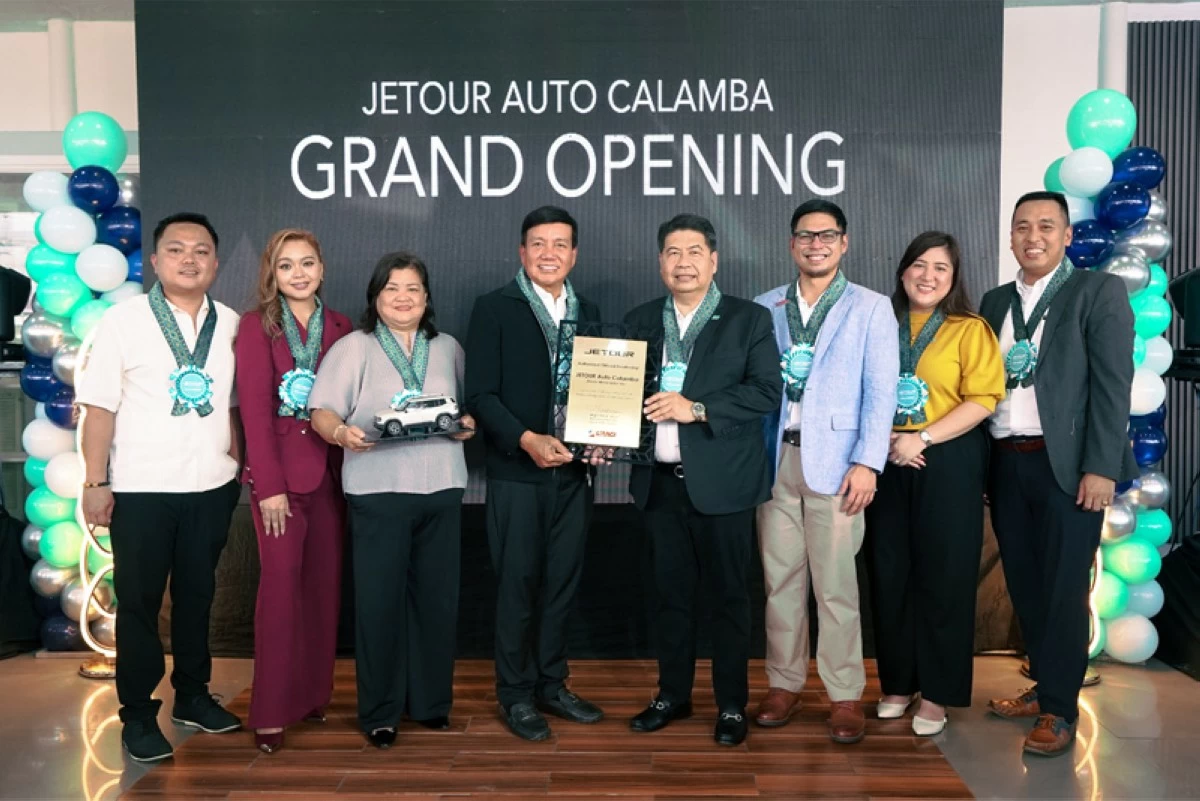 From left: Ceazar Gabriel B. Areza, Chief Operating Officer (COO), Jetour Auto Calamba; Ms. Cristine Grace Areza, President, Jetour Auto Calamba; Ms. Lolita B. Areza, Chief Executive Officer (CEO), Jetour Auto Calamba; Hon. Cesar V. Areza, Founder, Areza Group of Companies; Miguelito Jose, Managing Director, Jetour Auto Philippines; Nikko Sayson, Sales Director, Jetour Auto Philippines; Ms. Cherry May De Los Santos, Marketing Director, Jetour Auto Philippines; Engr. Marvin Martinez, Dealer Development Director, Jetour Auto Philippines.