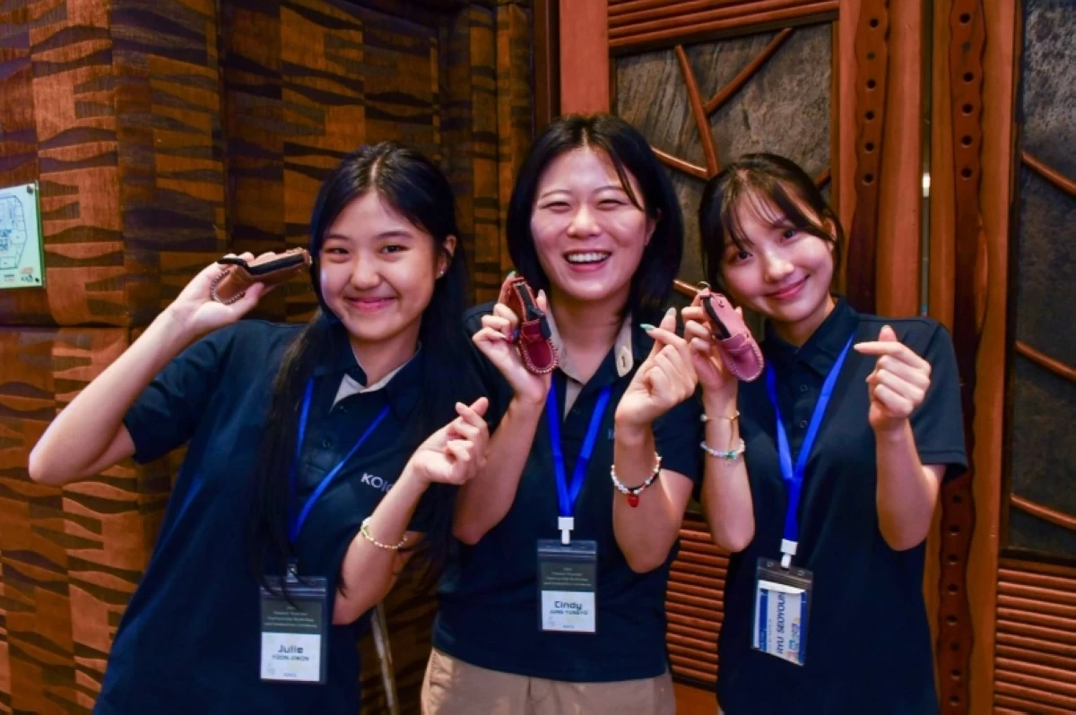 Korean volunteers (Photo from Mayor Biazon’s Facebook account) 
