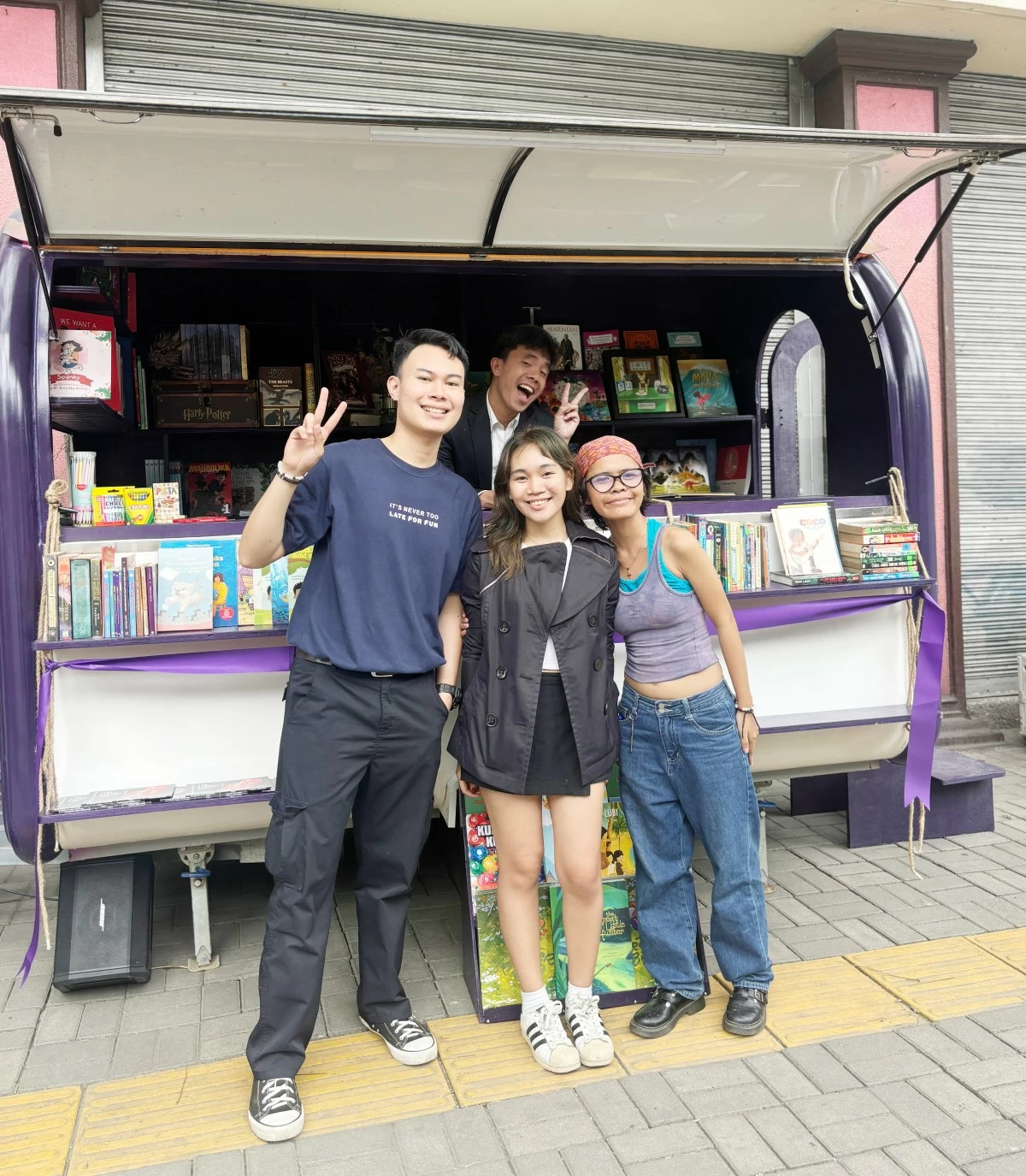 LITERACY FOR ALL — Lost Books Cebu team posing during the launch of Stories and Wheels, 
a mobile library that goes around Cebu Island to promote literacy.