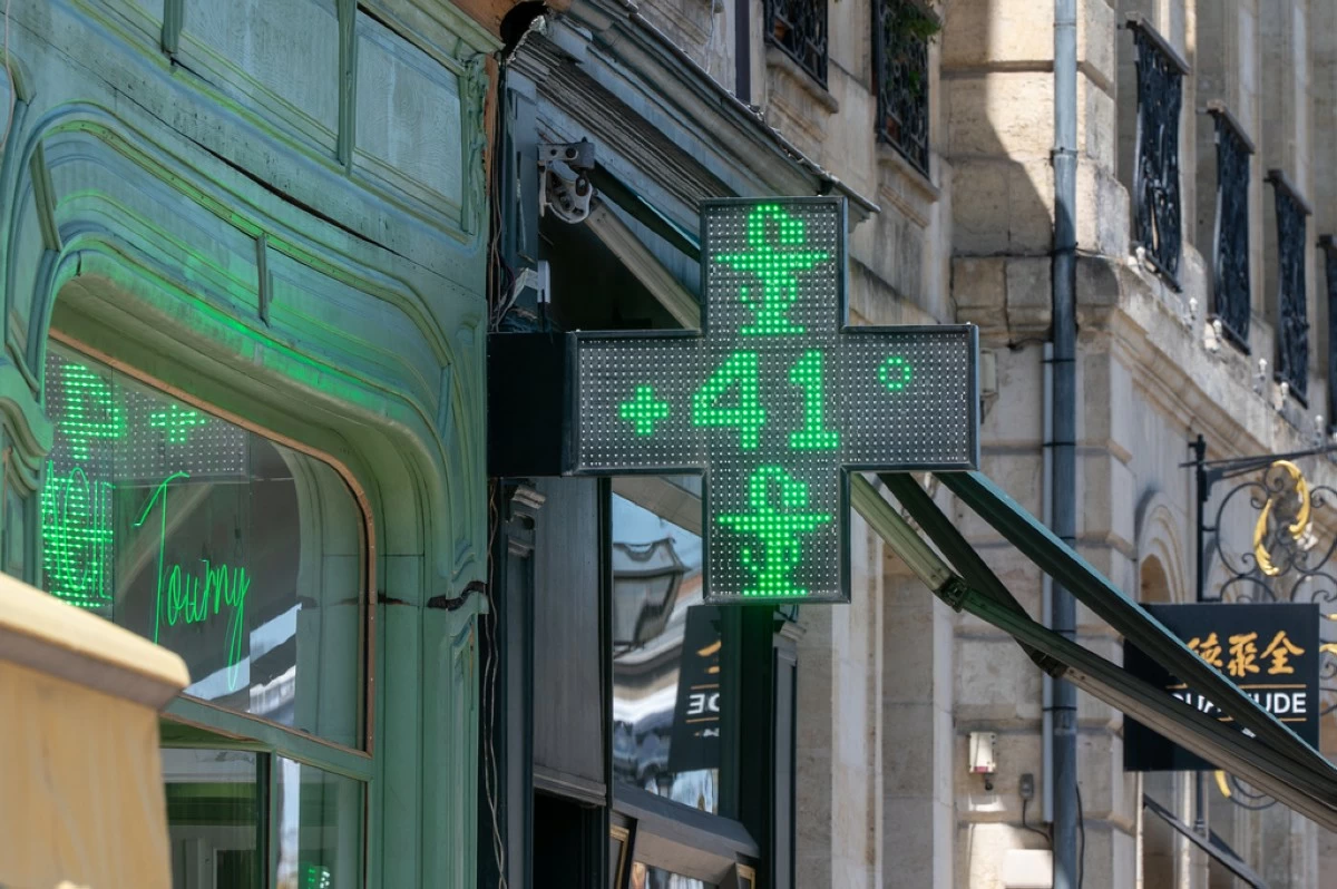 A drugstore sign shows the temperature of 41 degrees Celsius (105,8 degrees Fahrenheit) in Bordeaux, southwestern France, on Tuesday, June 23, 2026, as the national weather service, Meteo France, placed 54 departments, about half the country, under a red heat wave alert. (AP Photo/Caroline Blumberg)