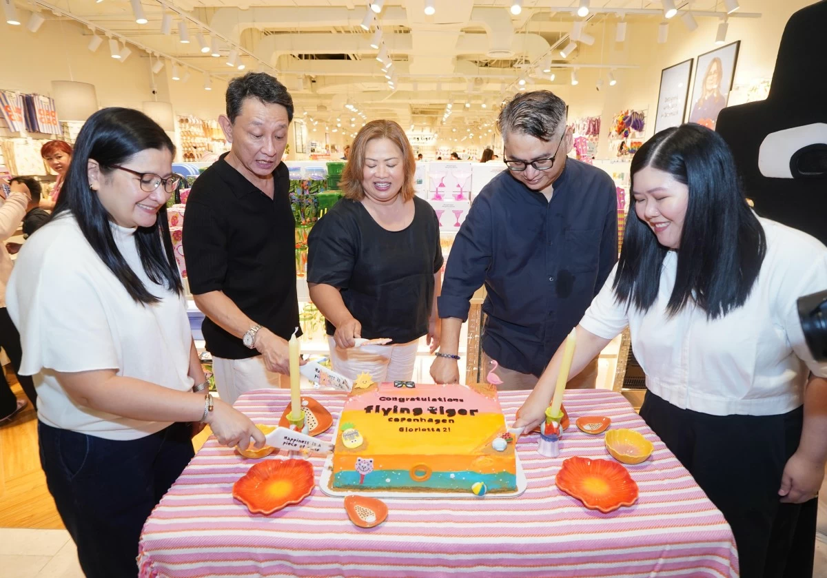 Flying Tiger Copenhagen’s site development manager Sharma Camu Tandog, operations manager Carlos David, and general manager Raissa Barzaga together with Glorietta’s OIC general manager Jeffrey Jorge and operations associate manager Anne Marie Kiac-Tarrobal