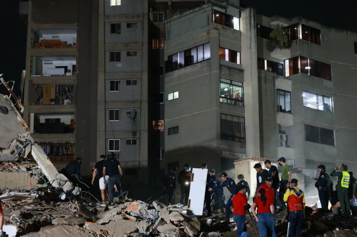 Rescue workers search through the rubble after an earthquake in Caracas, Venezuela, Wednesday, June 24, 2026.(AP Photo/Javier Campos)
