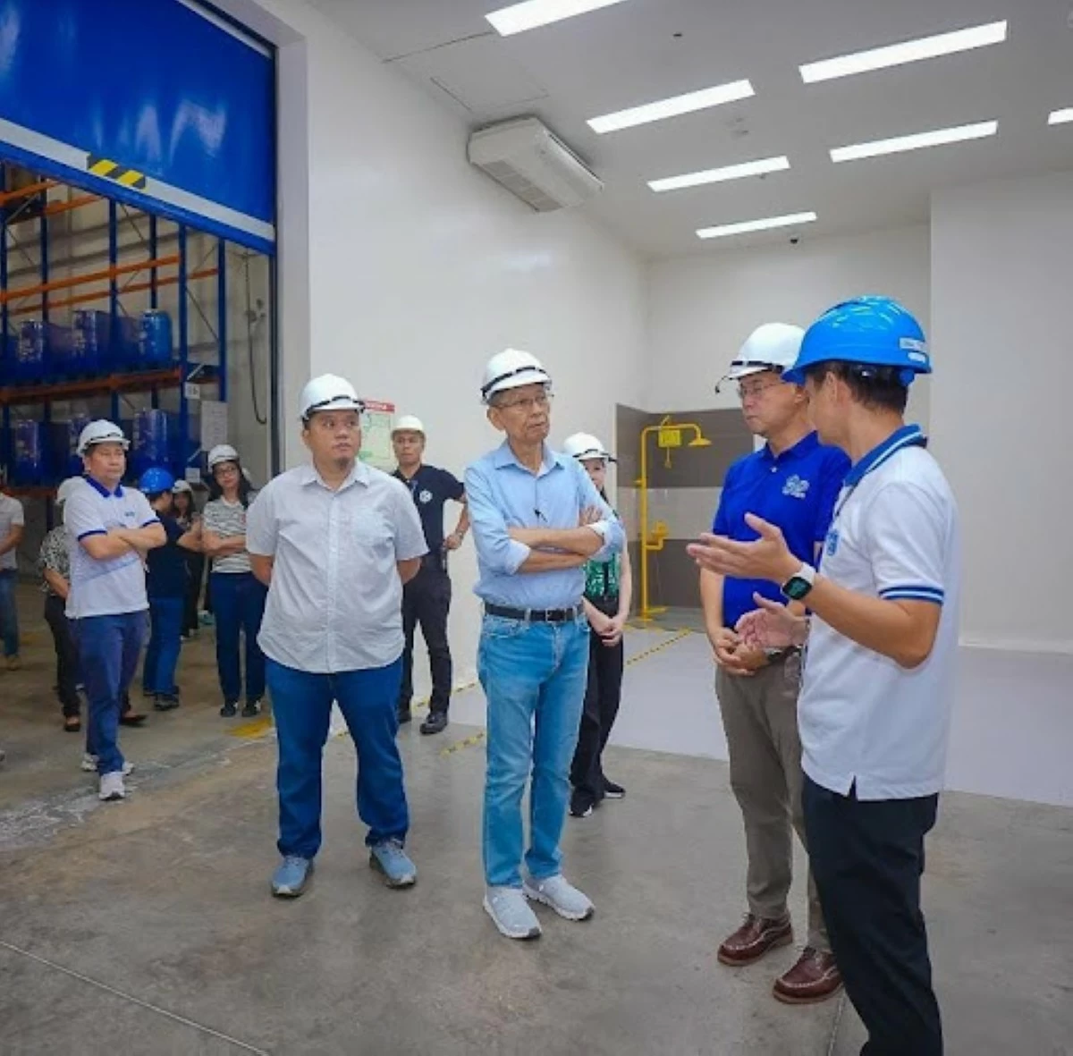 The congressmen also toured Unilab’s temperature-controlled storage facility.


