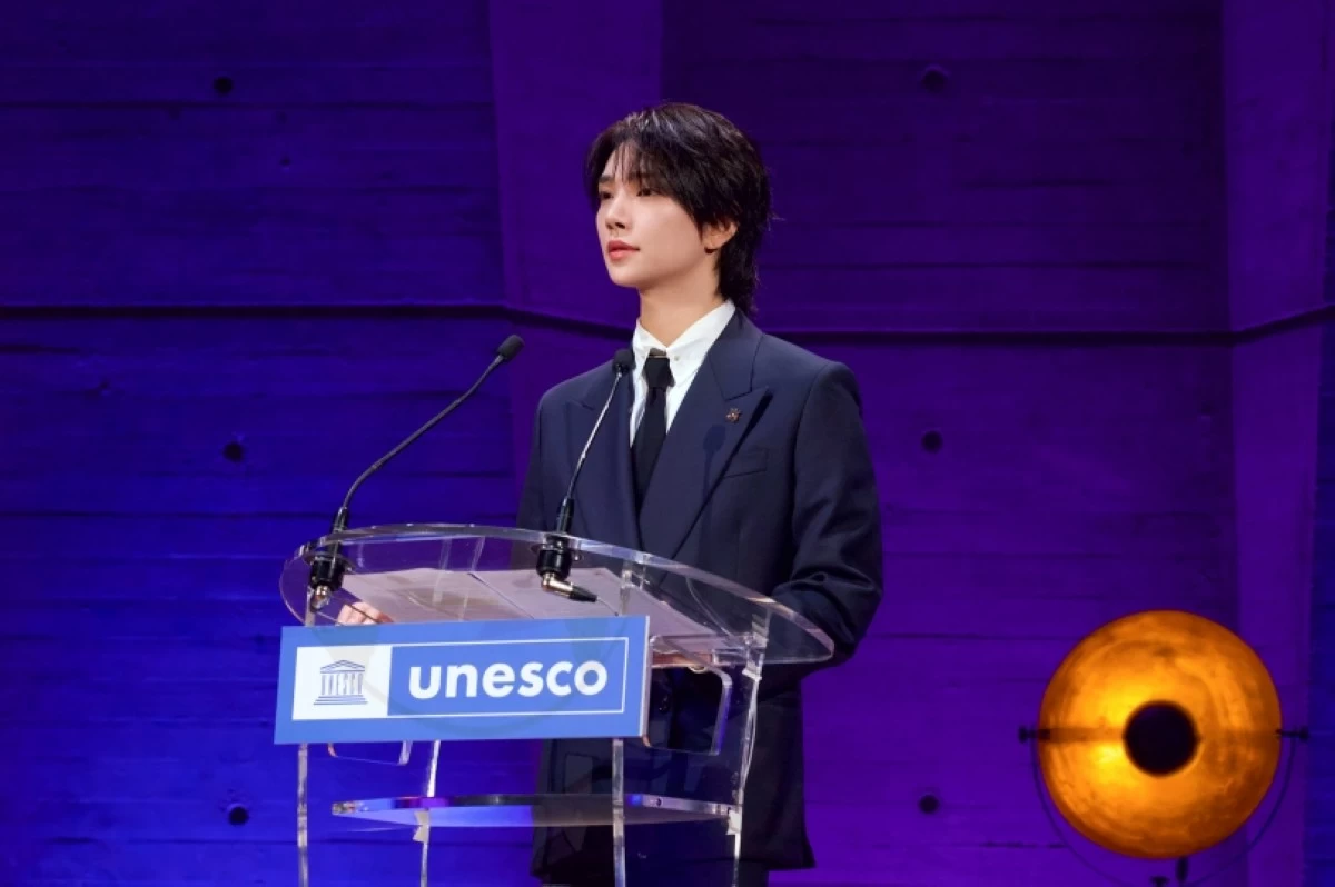 Seventeen's Joshua speaking at the Seventeen X UNESCO event in Paris (Pledis Entertainment) 