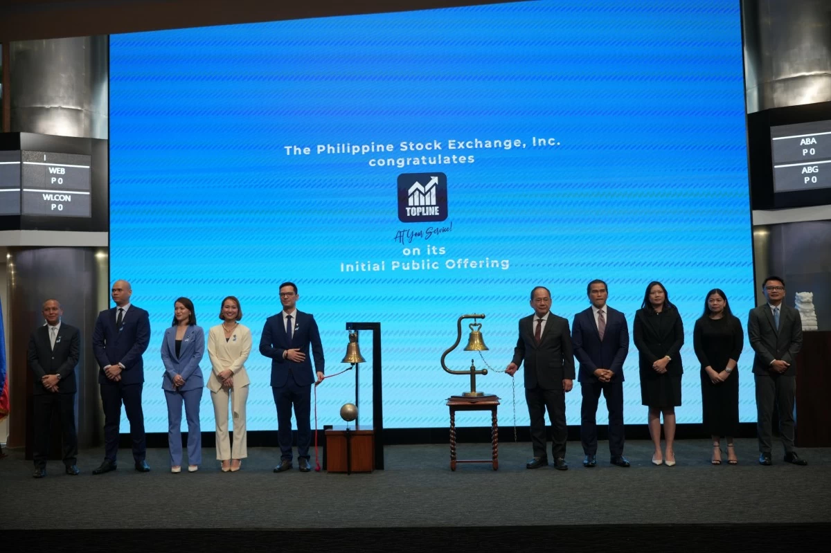 From left to right: Light Fuels Retail Trade Manager, Dwight Christian Jonas Villon; Vice President and Head of Commercial
Fuel Trade, Alvin Lato; First Vice President and Chief Financial Officer, Atty. Constance Marie Lim, CPA; Senior Vice President
and Chief Operating Officer, Brigitte Carmel Lim; Chairman, President and CEO Eugene Erik Lapasaran Lim; PSE President and CEO, Ramon Monzon and the rest of the management officers.