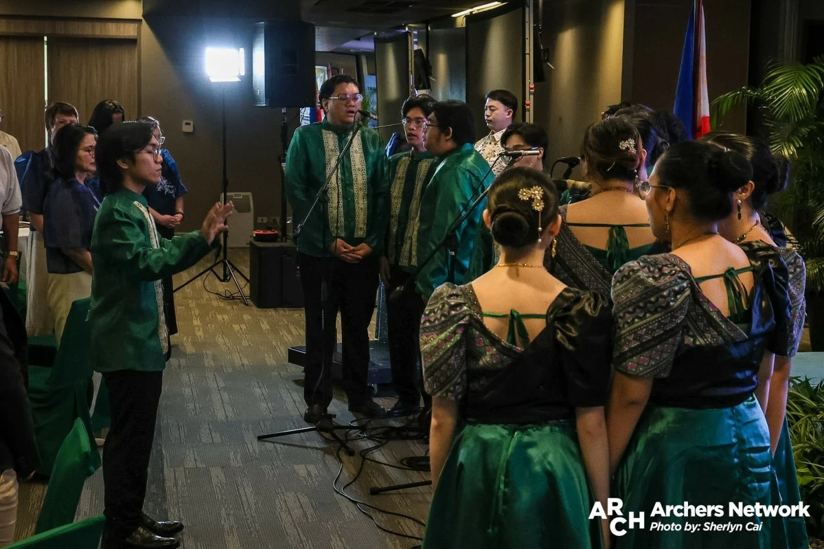 DLSU Chorale singing prayer and National Anthem