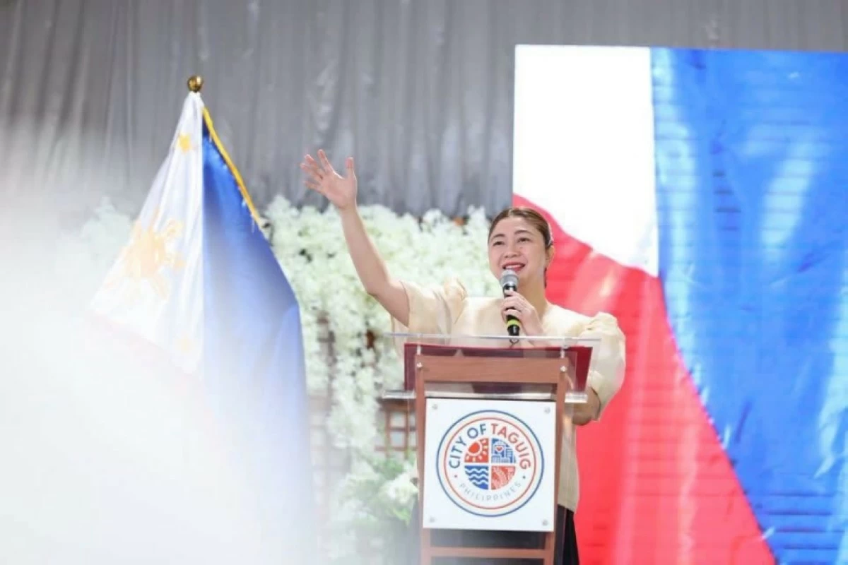 Mayor Lani Cayetano honors 50 couples at the Kasalang Bayan in Taguig City on June 26. (Photo from the Taguig City government)