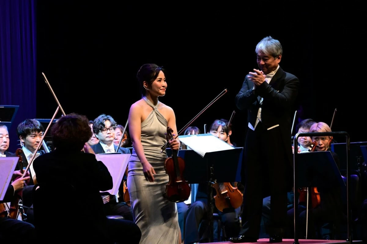 The Japanese Embassy brought some of their top talents to Manila. The New Japan Philharmonic, 2007 International Tchaikovsky Competition gold medalist Mayuko Kamio, and award-winning conductor Tetsuji Honna.