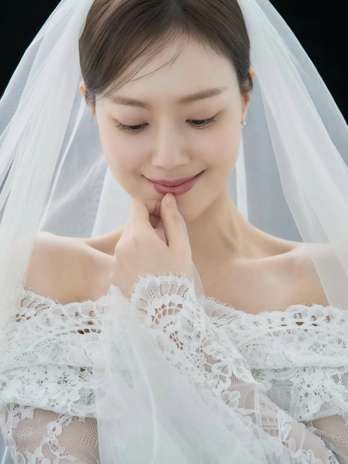 Korean actress Moon Chae-won in a pre-wedding pictorial (Instagram)