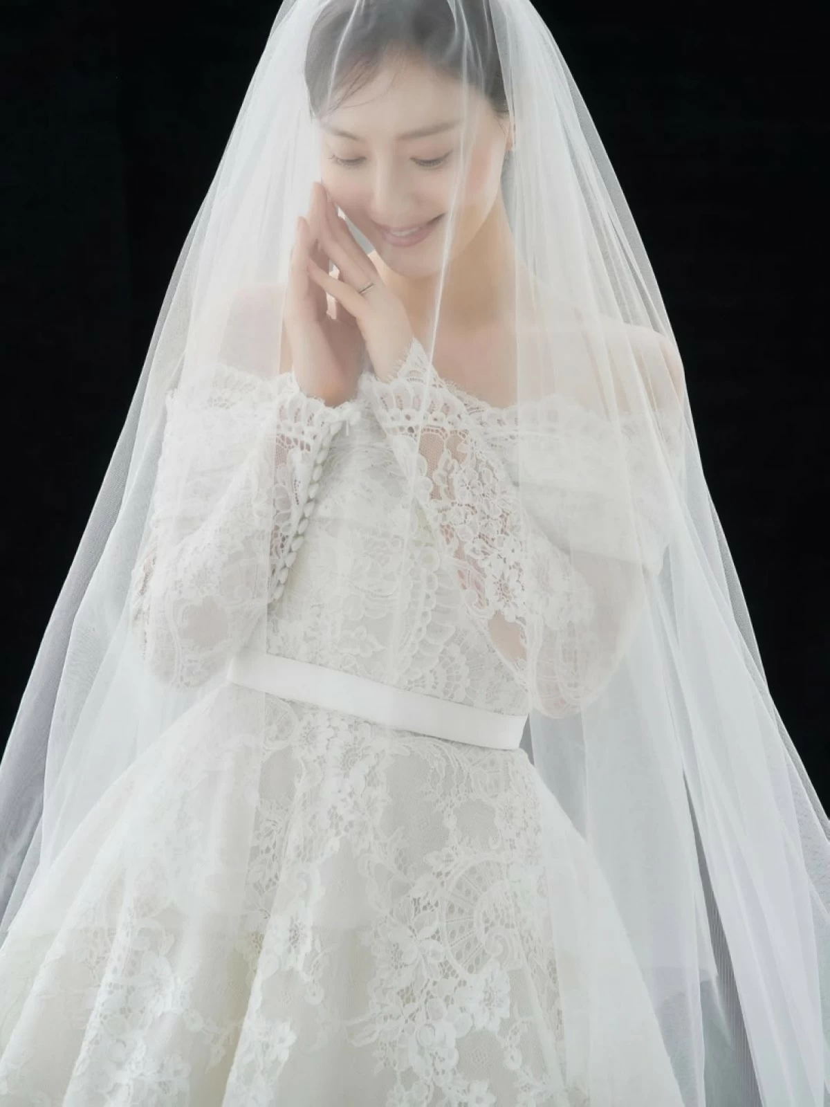 Korean actress Moon Chae-won in a pre-wedding pictorial (Instagram)