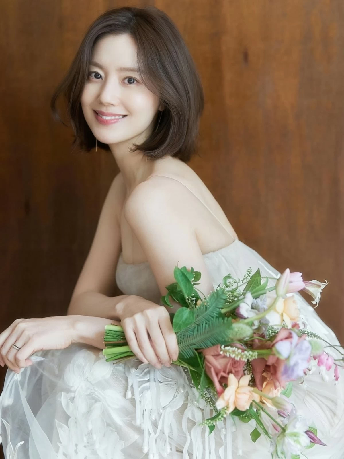 Korean actress Moon Chae-won in a pre-wedding pictorial (Instagram)