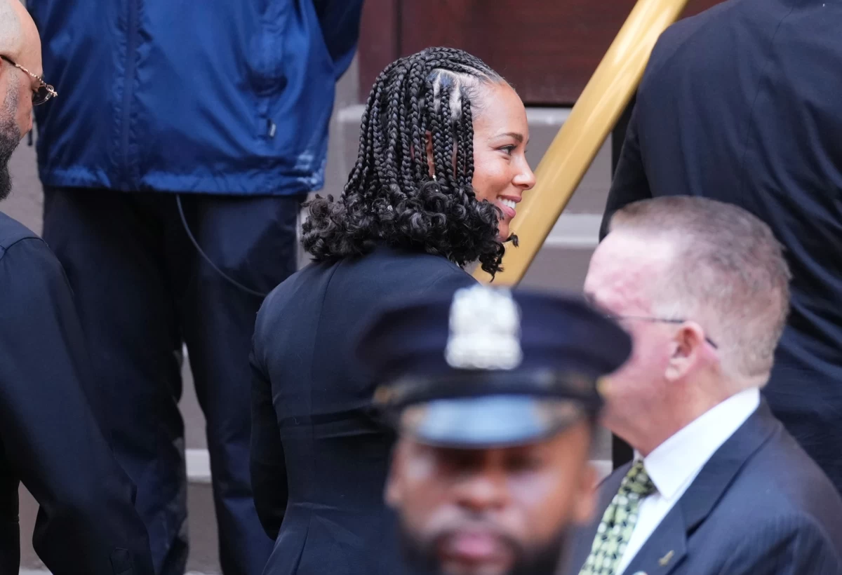 Alicia Keys arrives at the funeral service for Clive Davis (AP) 