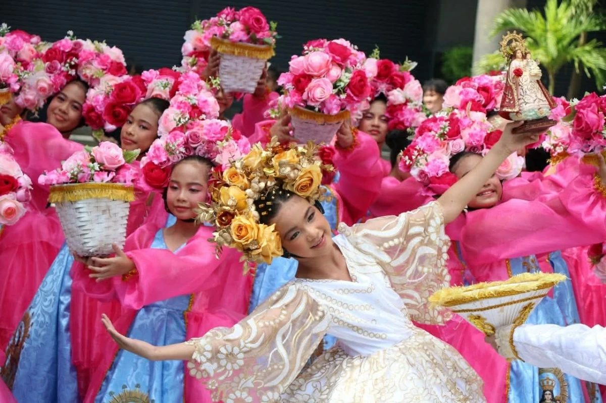 Makati City Mayor Nancy Binay joins residents and devotees in Barangay Poblacion in celebrating the festival in honor of the city's patroness, the Virgen dela Rosa de Macati. (Photos from Makati LGU)