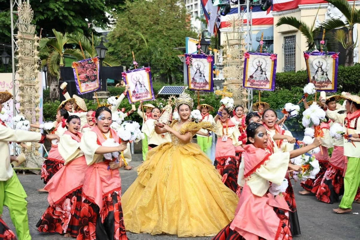Makati City Mayor Nancy Binay joins residents and devotees in Barangay Poblacion in celebrating the festival in honor of the city's patroness, the Virgen dela Rosa de Macati. (Photos from Makati LGU)
