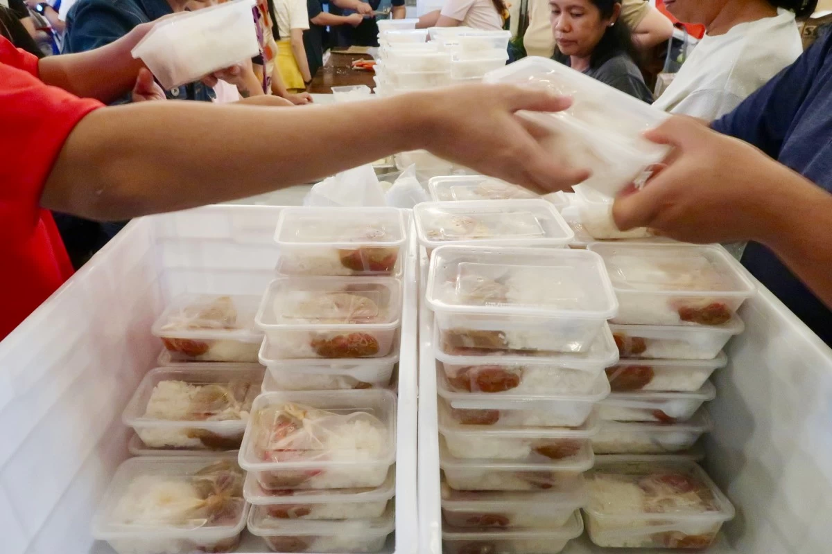 ‘Hunger is always the first layer of dignity stripped from people in times of crisis,’ Maulit said. This is why it’s important for #TuloyPh that disaster victims receive hot, home-cooked meals when they are most vulnerable.