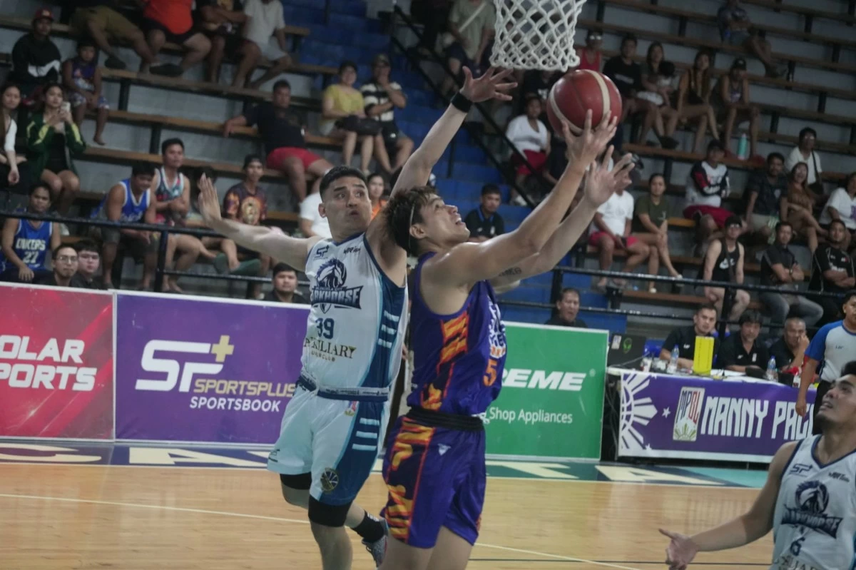 Regie Boy Basibas delivers for the Marikina Shoemasters. (MPBL Images)