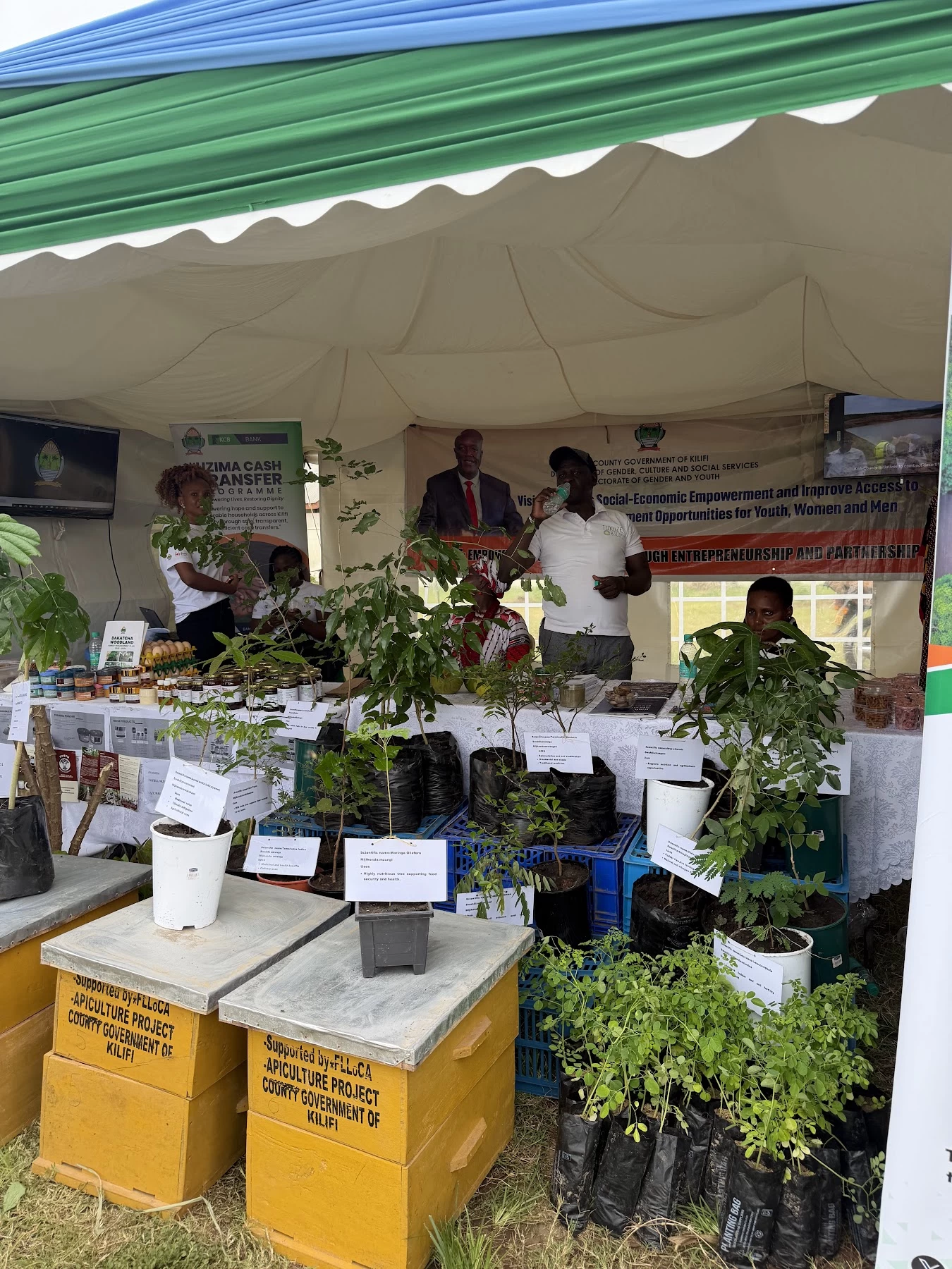 Officials demonstrate Kenya’s drought management strategies. 