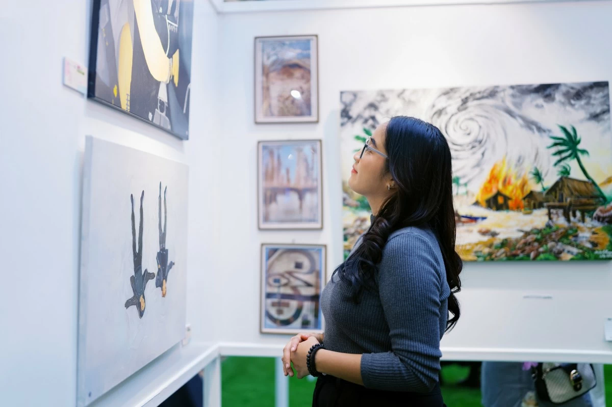 Art enthusiasts explore original works by Filipino creatives at Art For Everyone 2026, where every visit becomes an opportunity to appreciate, support, and celebrate local artistry.