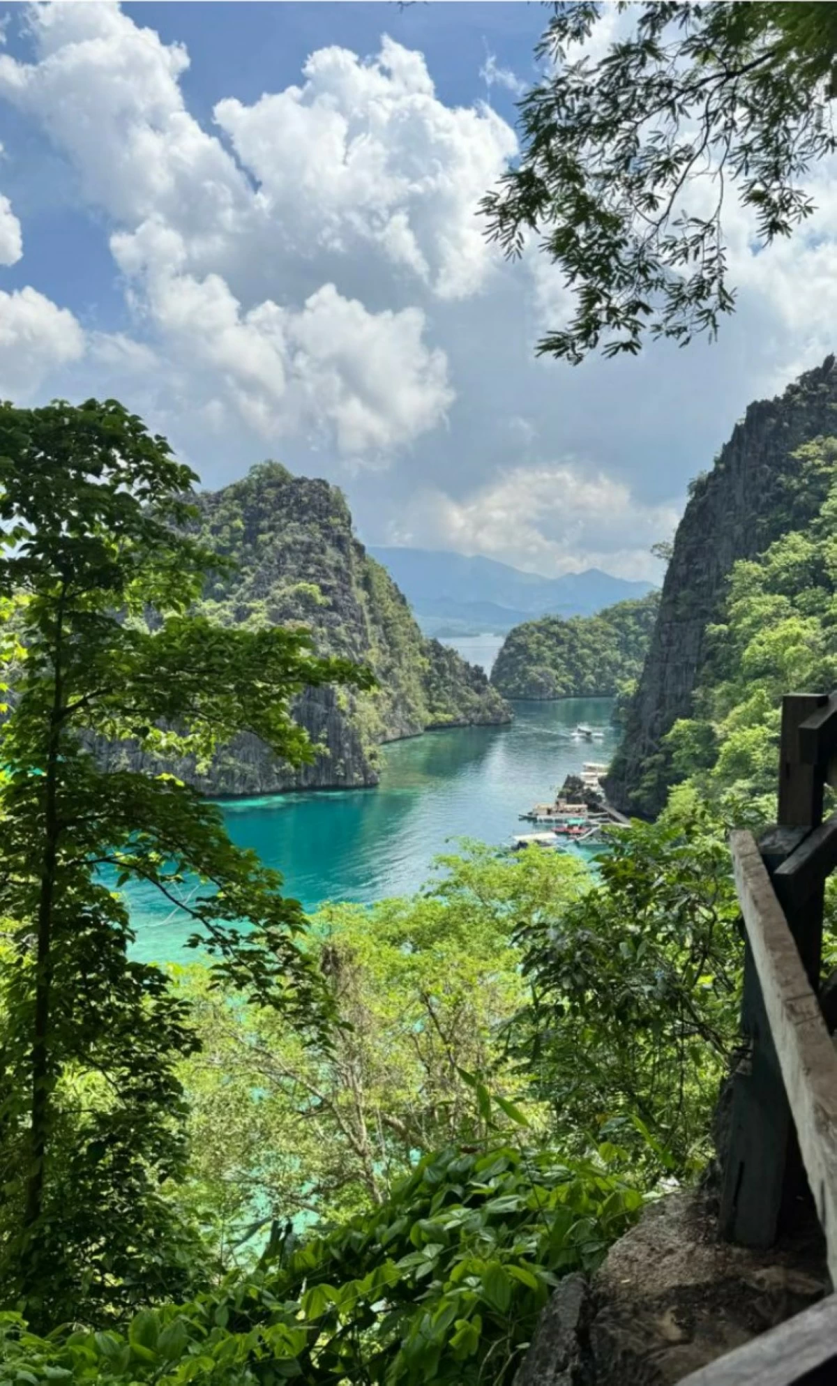A spectacular view from the Kayangan Lake.
