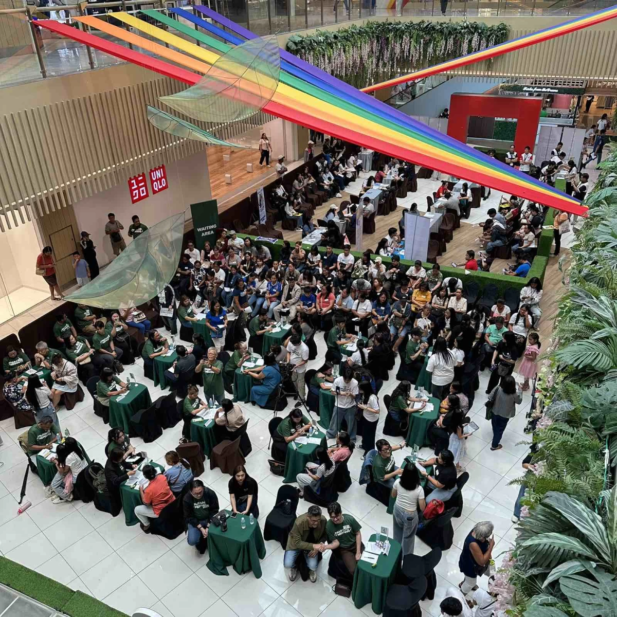 Driven by hope for a brighter future, hundreds of Bataeños lined up at SM City Bataan for Trabaho at Negosyo by Go Negosyo and SM Supermalls.