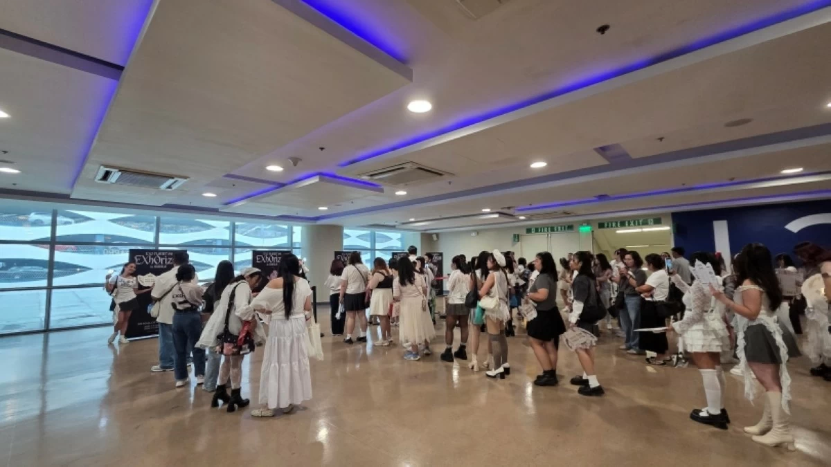 Fans attending EXO's EXhOrizon in Manila concert (Photo from Pulp Live World's X account) 